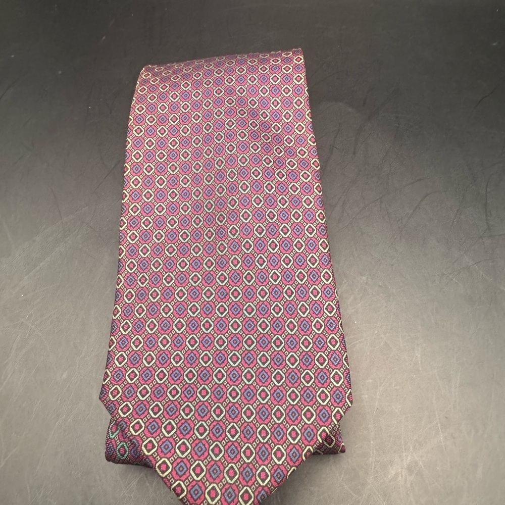 102 Madison Men’s Red Blue Green 100% Silk Tie 3.5” W  56” L Geometric Design